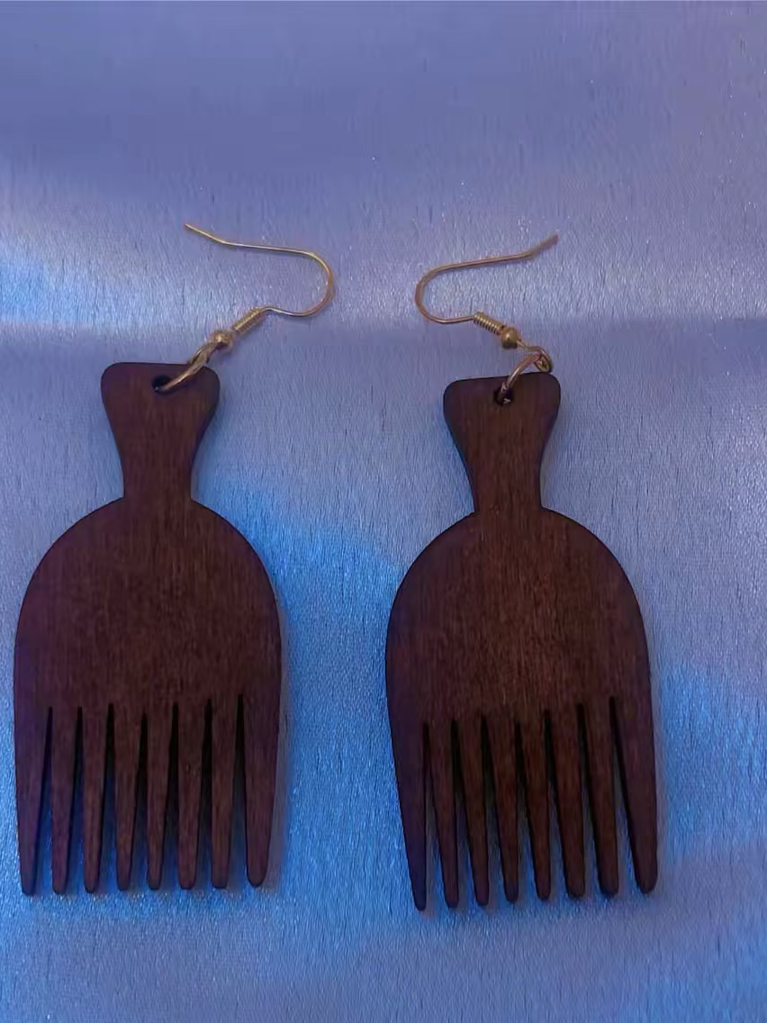 Boucles d'Oreilles "Afro Pick" en Bois Naturel – Élégance et Identité
