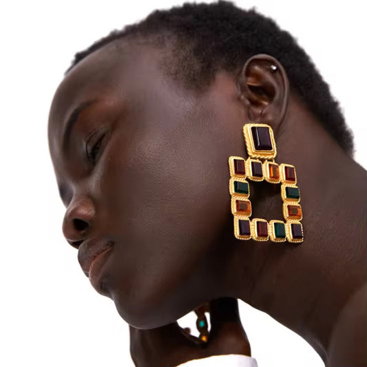 Boucles d’oreilles- "Éclat Rétro" – Carrés Multicolores et Dorure Torsadée