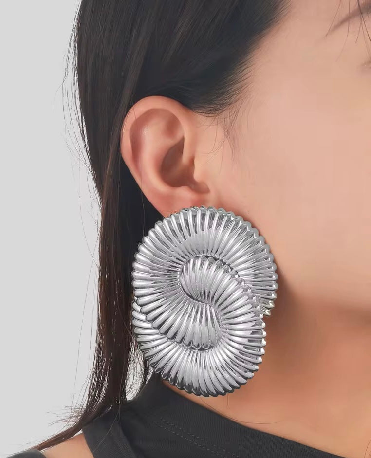 Boucles d’oreilles - en spirales texturées – Finition dorée brillante